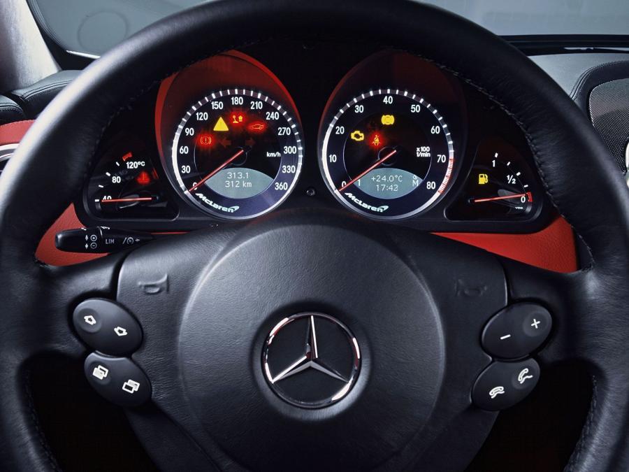  Mercedes-Benz SLR McLaren 2004 года  (фото 7 из 175)